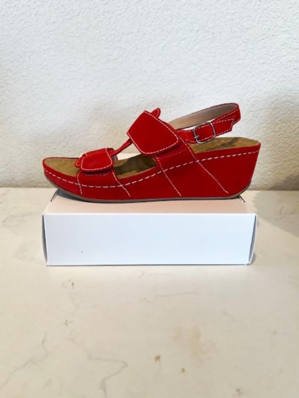 NWOT 10 N David Tate Red Adjustable Sandles